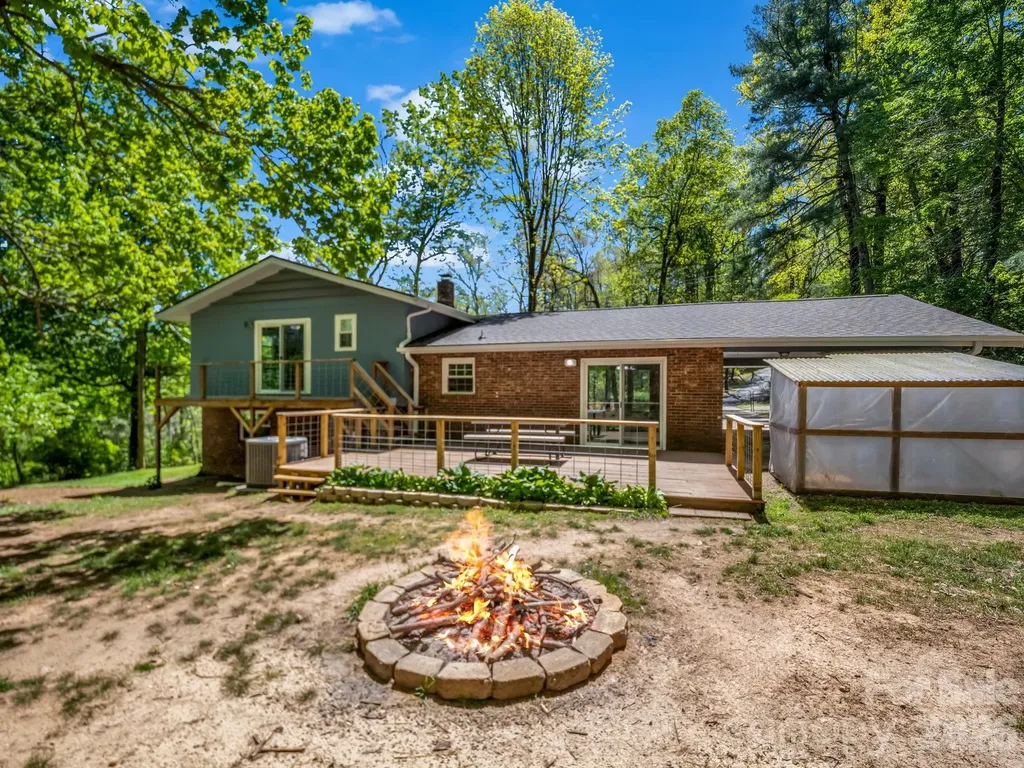 31 Firefly Lane Saluda NC 28773