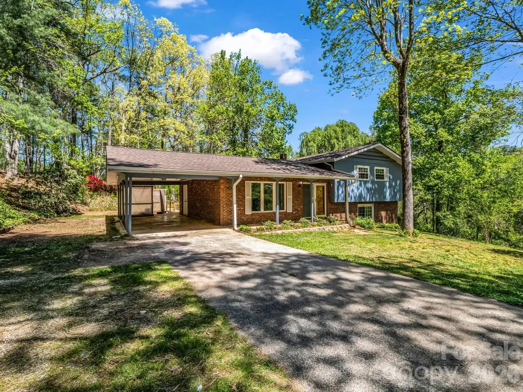 31 Firefly Lane Saluda NC 28773