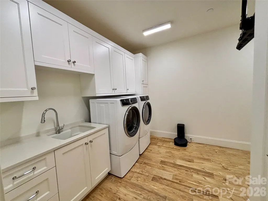130 Cherokee Road Charlotte NC 28207