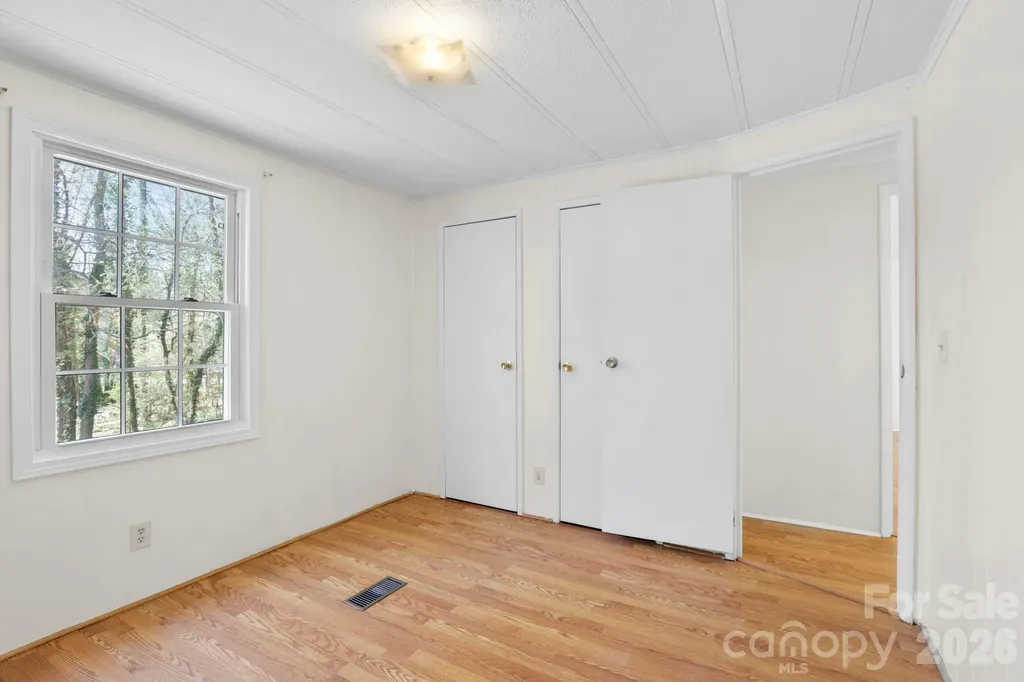 5 Country Road Hendersonville NC 28791