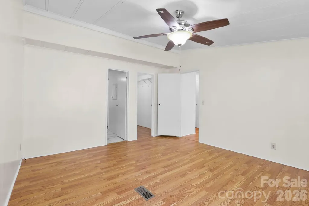 5 Country Road Hendersonville NC 28791