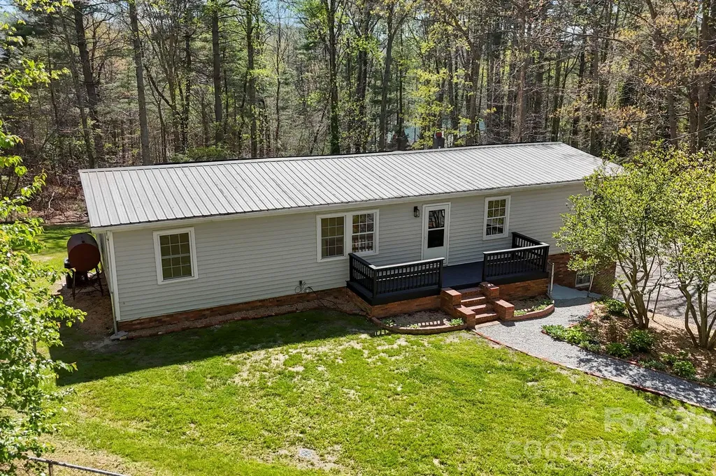 5 Country Road Hendersonville NC 28791
