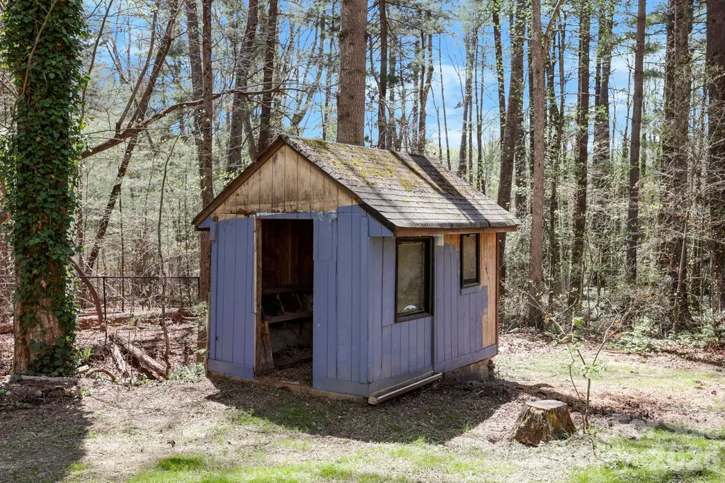 5 Country Road Hendersonville NC 28791