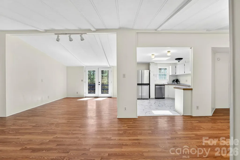 5 Country Road Hendersonville NC 28791