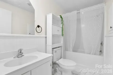 5 Country Road Hendersonville NC 28791