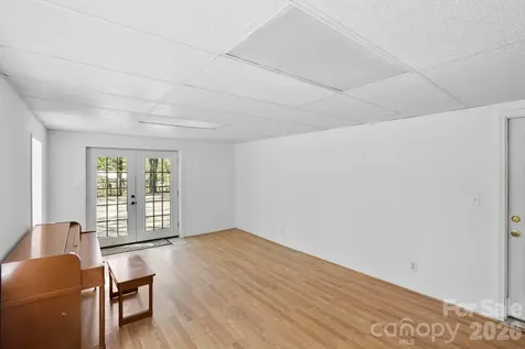5 Country Road Hendersonville NC 28791