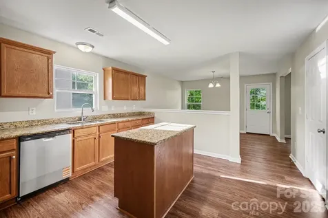 2021 Sonoma Valley Drive Charlotte NC 28214