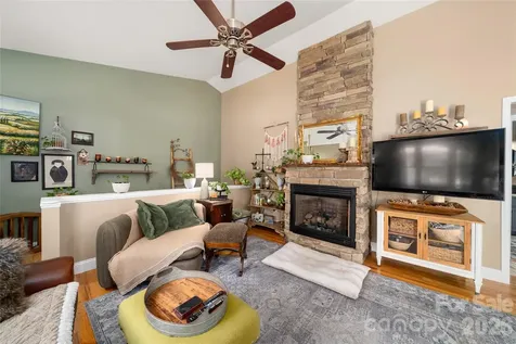 40 Whipoorwill Way Waynesville NC 28786