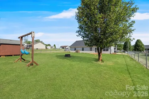 1575 Windy Holly Lane Newton NC 28658