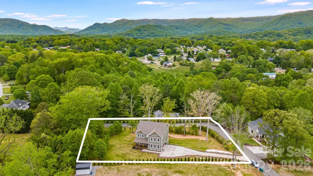 17 Baxter Woods Lane Candler NC 28715