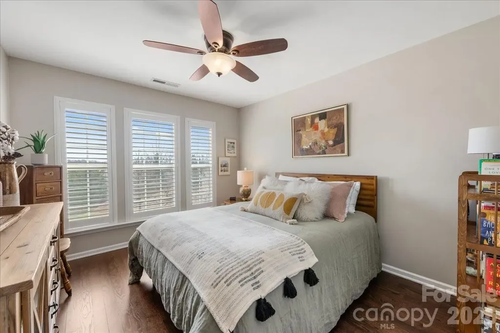 2434 Royal York Avenue Charlotte NC 28210