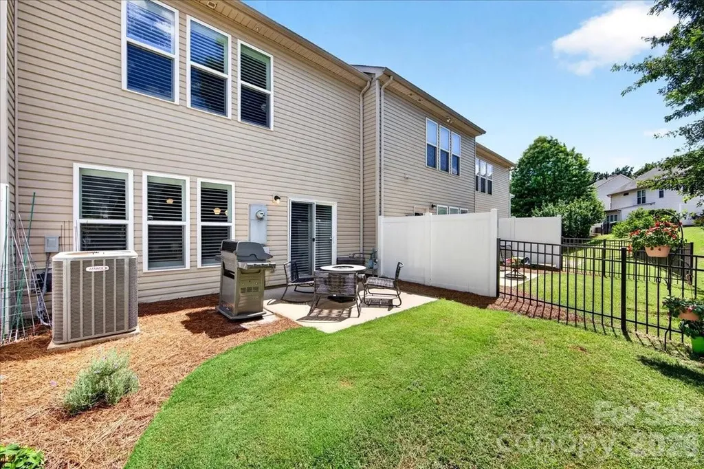 2434 Royal York Avenue Charlotte NC 28210