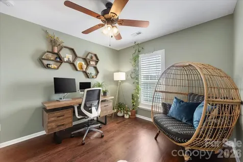2434 Royal York Avenue Charlotte NC 28210