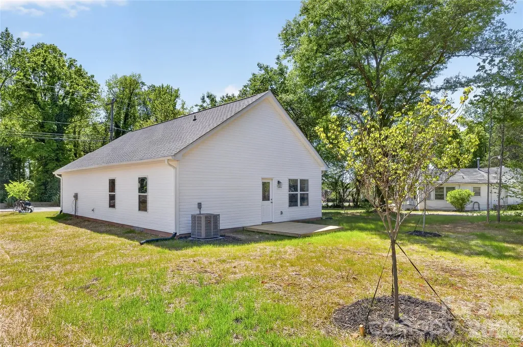 2111 S Gardner Street Gastonia NC 28054