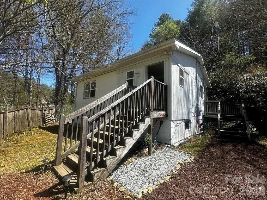 9 Poplar Drive Spruce Pine NC 28777