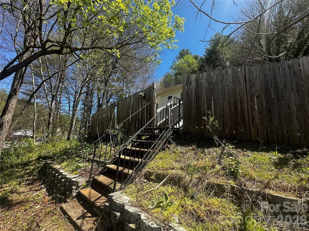 9 Poplar Drive Spruce Pine NC 28777