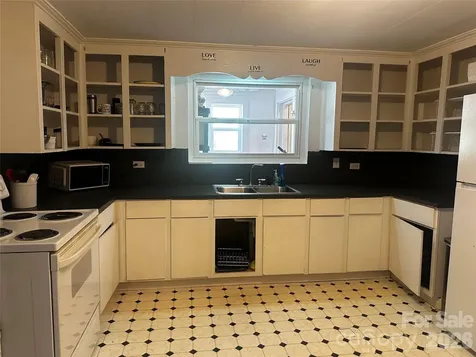 9 Poplar Drive Spruce Pine NC 28777
