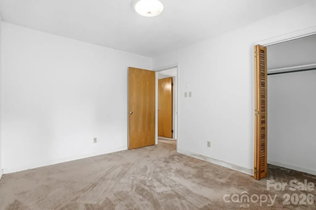 6704 Alanbrook Road Charlotte NC 28215
