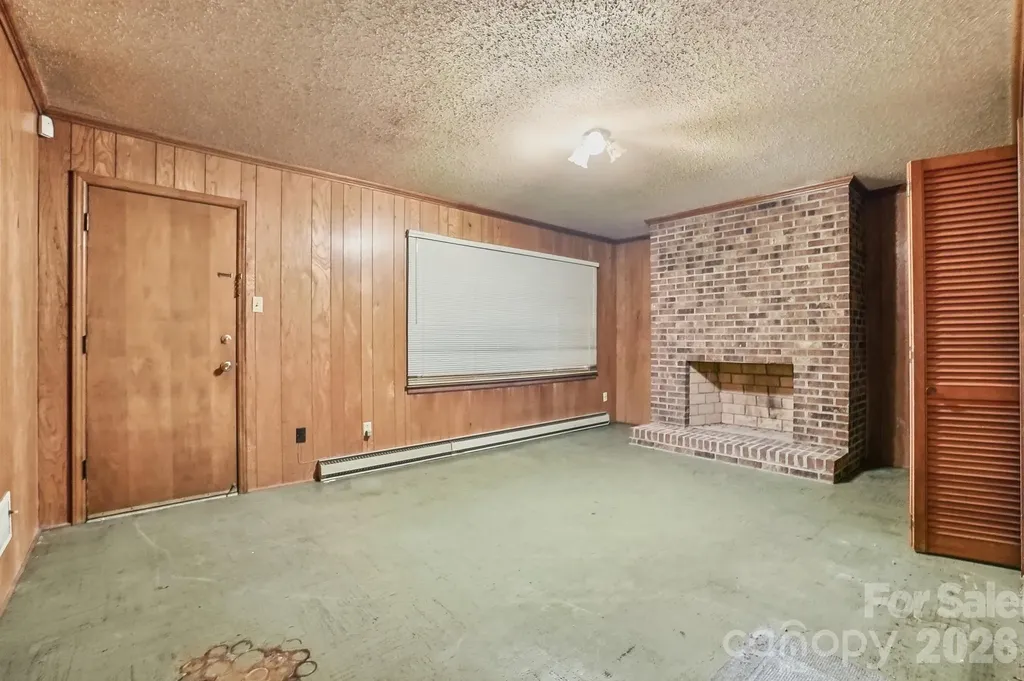 6704 Alanbrook Road Charlotte NC 28215