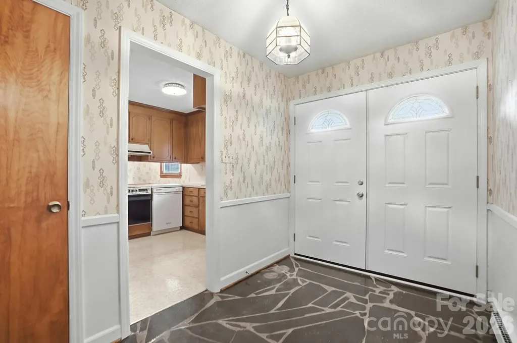 6704 Alanbrook Road Charlotte NC 28215