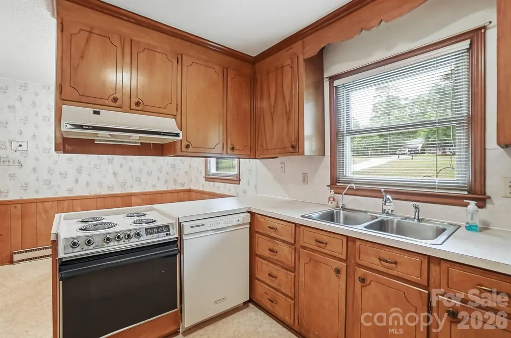 6704 Alanbrook Road Charlotte NC 28215