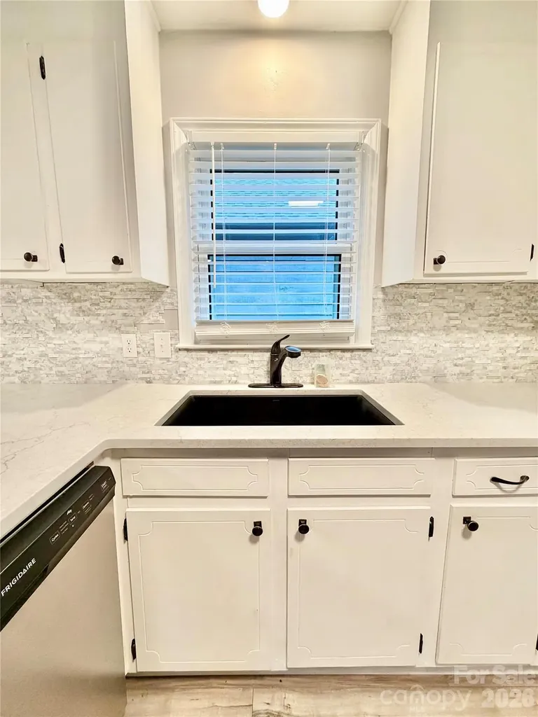 1586 Kenlane Drive Hickory NC 28601