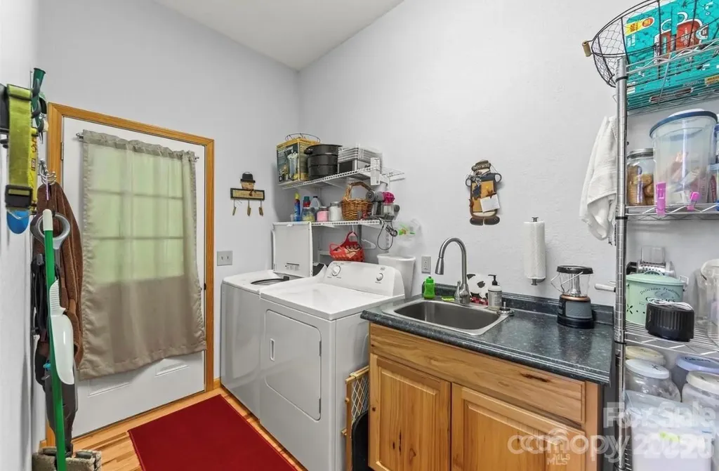 461 N Mallard Cove Almond NC 28771