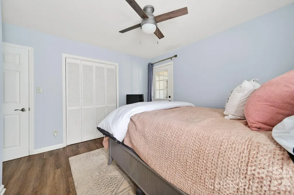 6220 Sharon Road Charlotte NC 28210