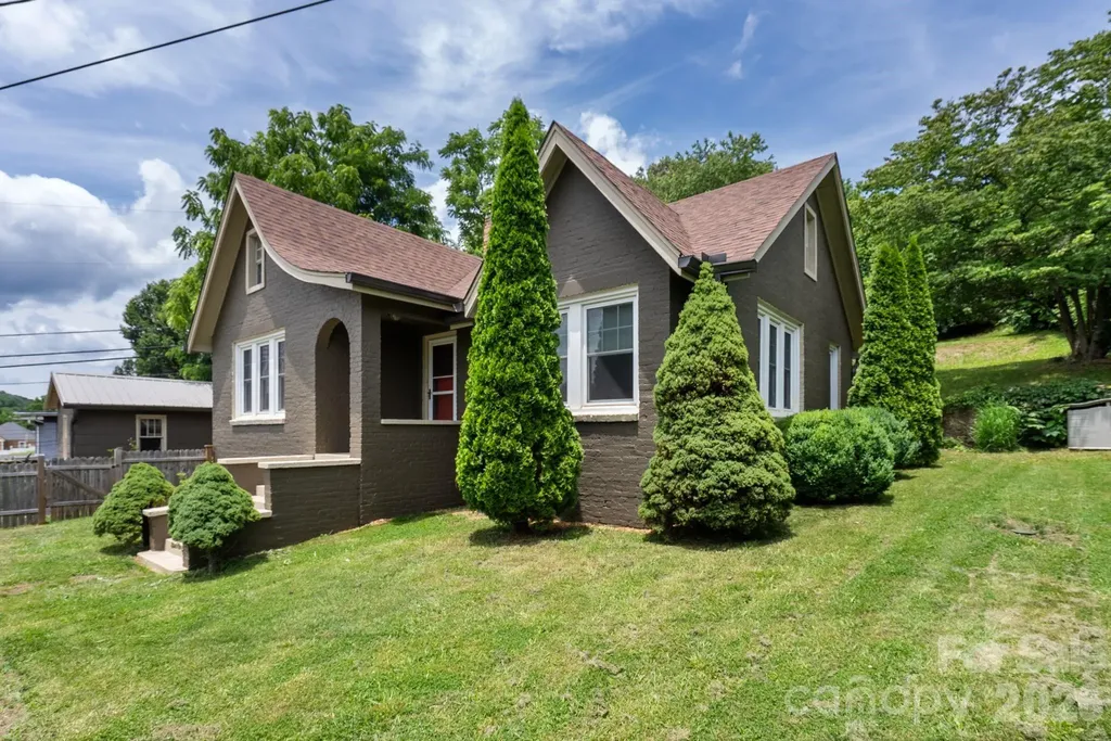 385 Pisgah Drive Canton NC 28716