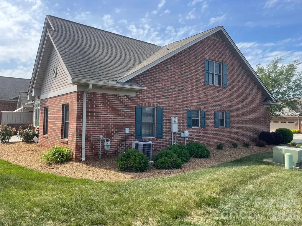 489 26th Avenue NE Hickory NC 28601
