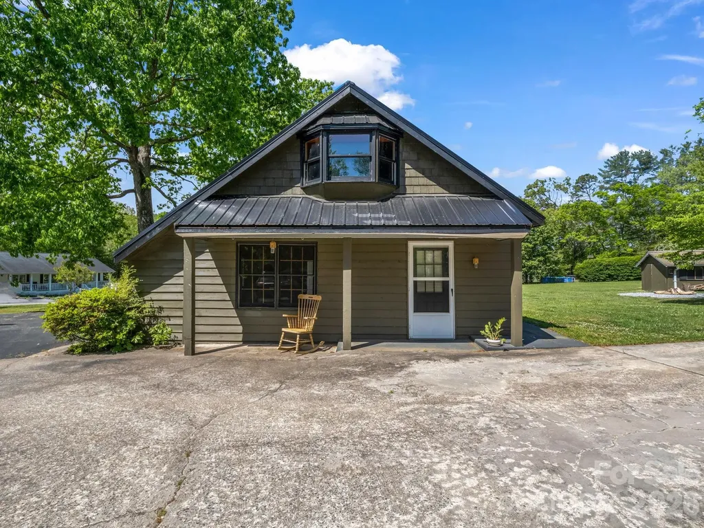 363 Etowah School Road Hendersonville NC 28739
