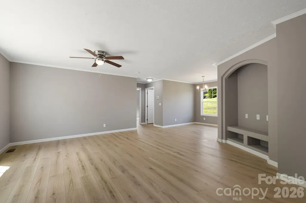 44 Morning Lane Hendersonville NC 28792