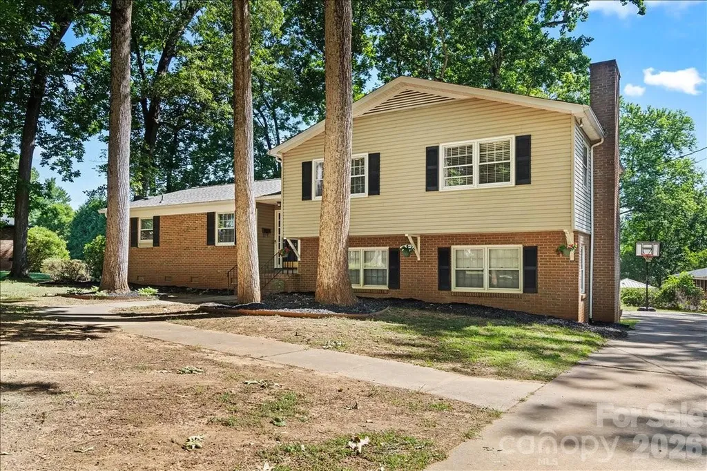 2010 Saratoga Drive Gastonia NC 28056