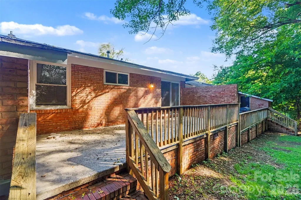 4809 Malibu Drive Charlotte NC 28215