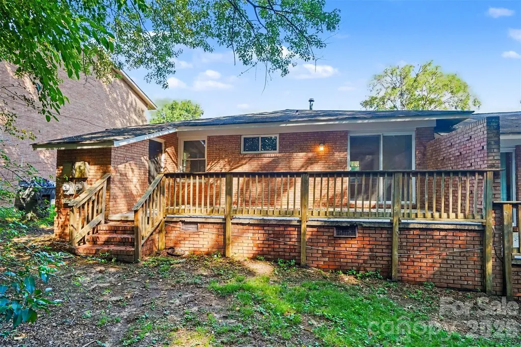 4809 Malibu Drive Charlotte NC 28215