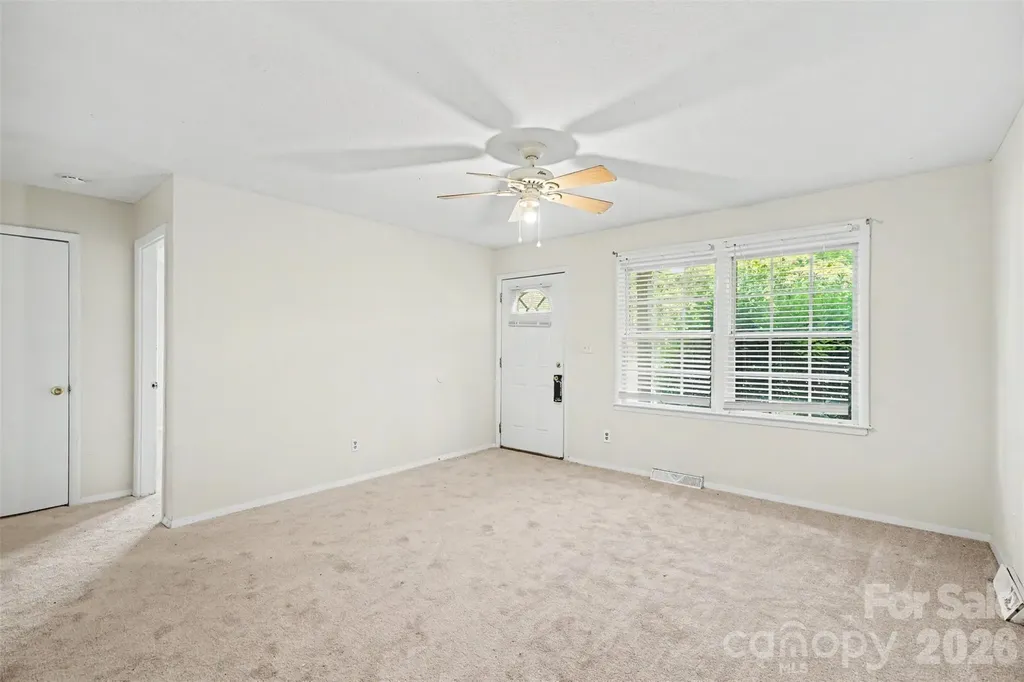 4809 Malibu Drive Charlotte NC 28215