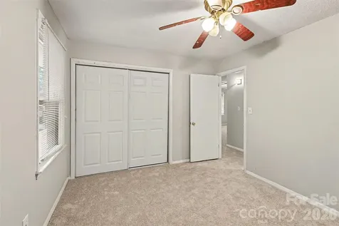 4809 Malibu Drive Charlotte NC 28215
