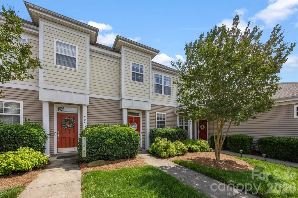 927 Claybrook Circle Gastonia NC 28054