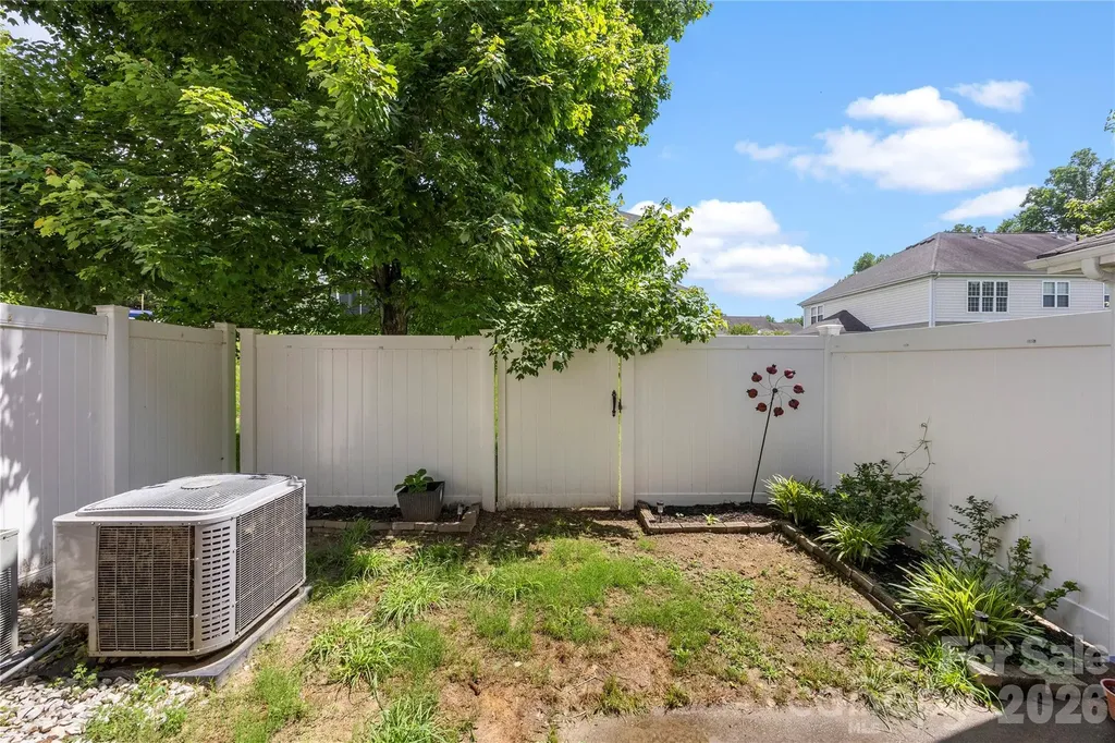 927 Claybrook Circle Gastonia NC 28054