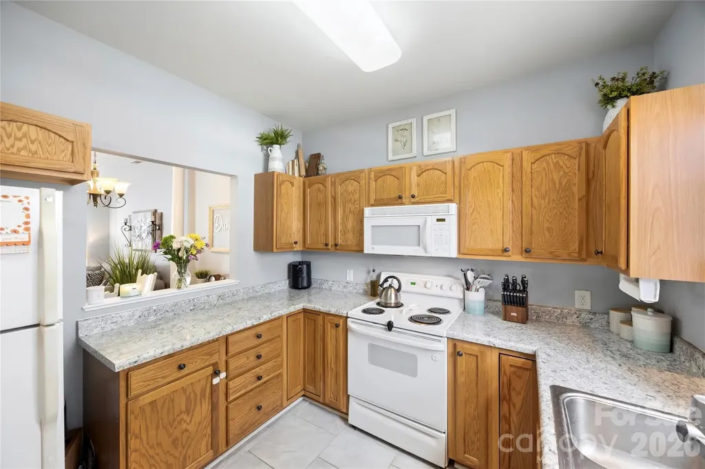 927 Claybrook Circle Gastonia NC 28054