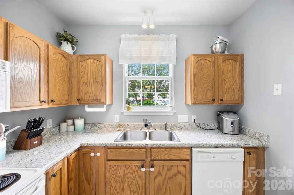 927 Claybrook Circle Gastonia NC 28054