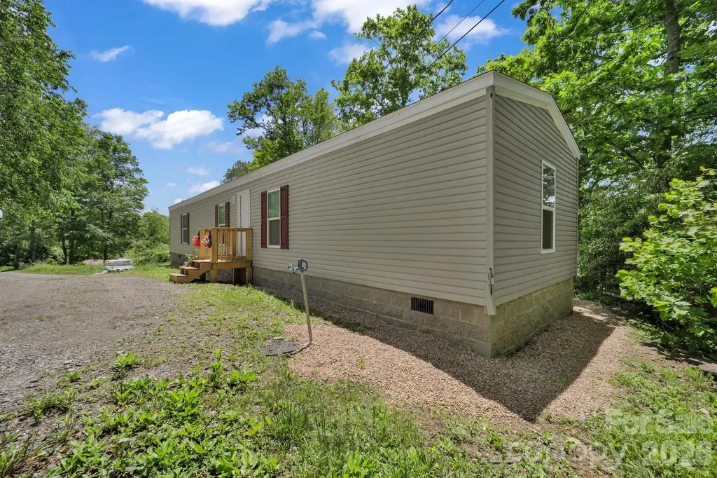 30 Little Rock Road Newland NC 28657