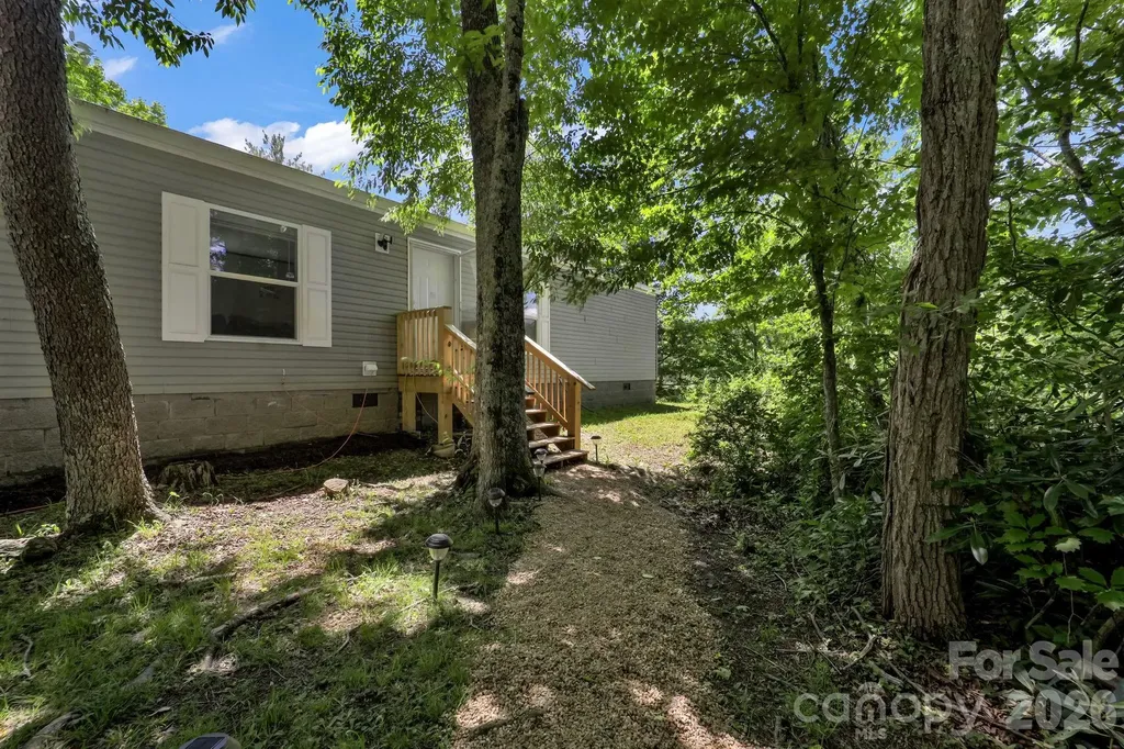 30 Little Rock Road Newland NC 28657