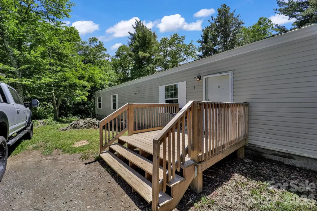 30 Little Rock Road Newland NC 28657