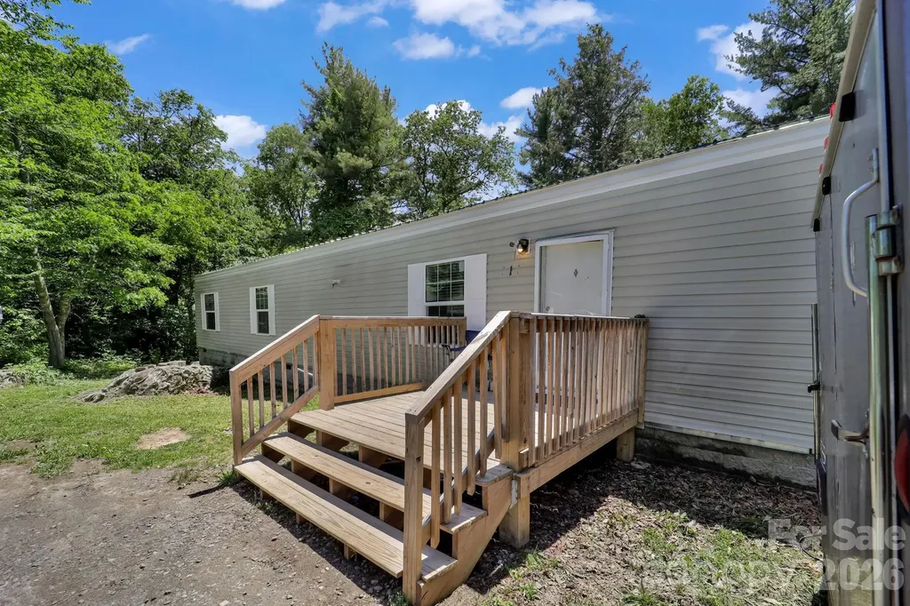 30 Little Rock Road Newland NC 28657