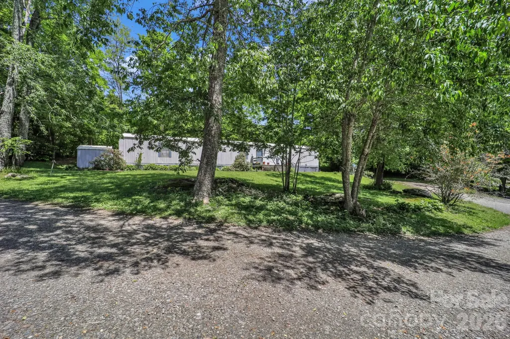 30 Little Rock Road Newland NC 28657