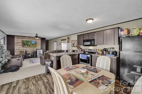 30 Little Rock Road Newland NC 28657