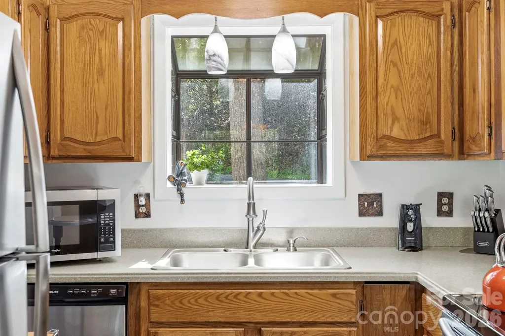 6 Gold Finch Lane Maggie Valley NC 28751