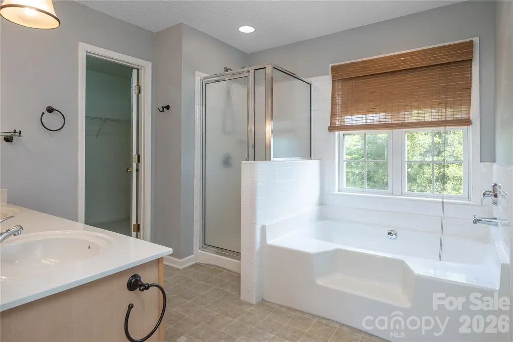 48 Brownstone Court Fletcher NC 28732