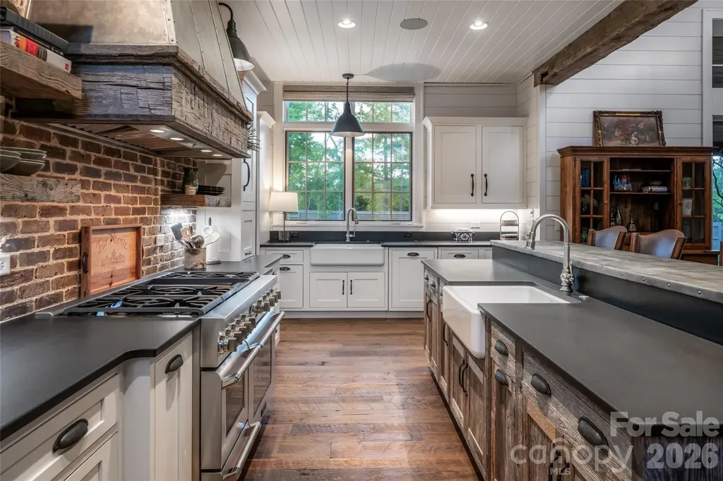 18 Fairsted Drive Asheville NC 28803